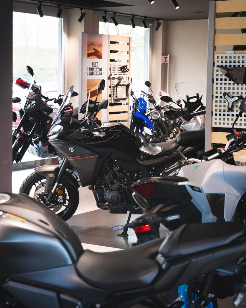 prenota il test ride moto e scooter roma